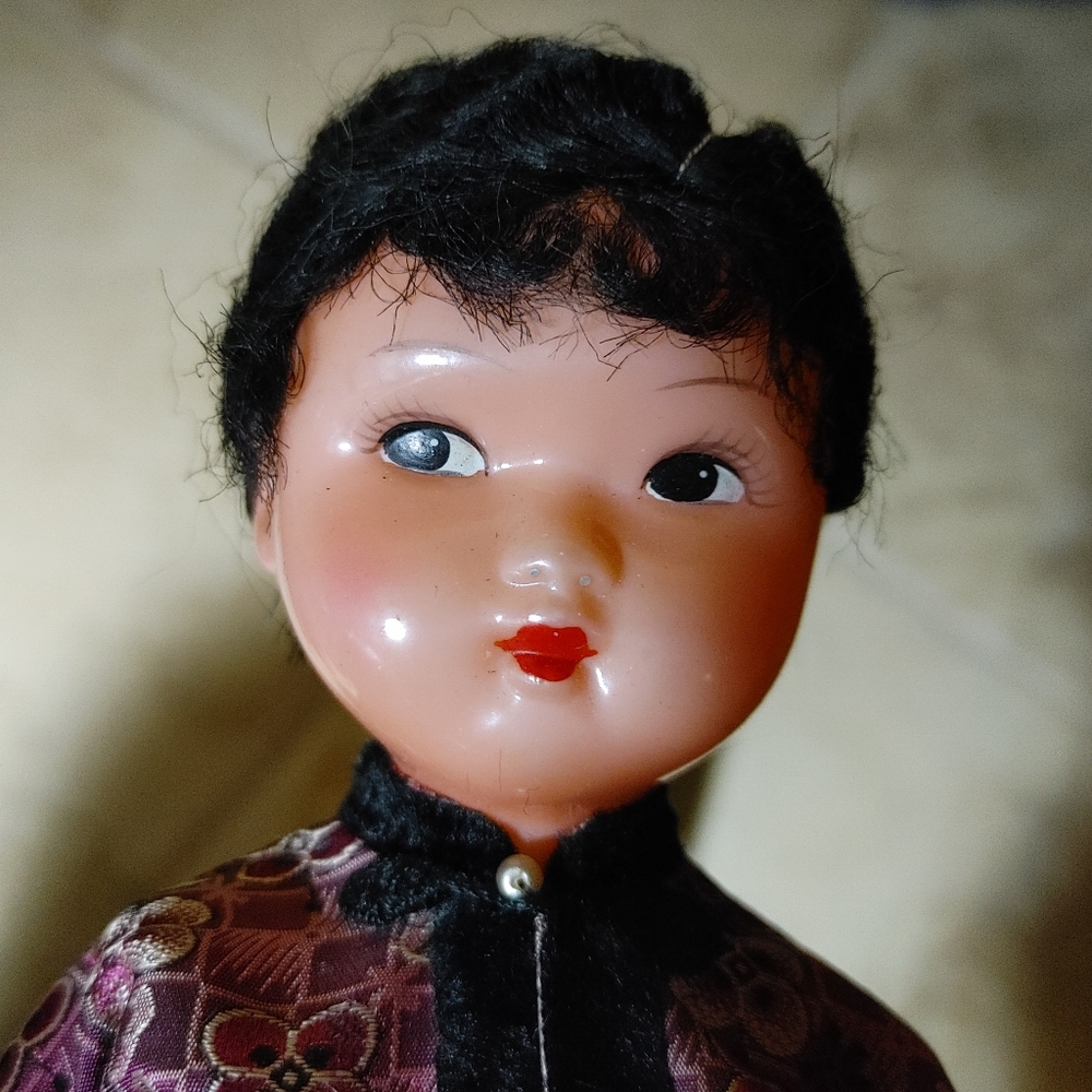 10" oriental doll mint in original box. Hard plastic and rubber. EC. pre-owned.